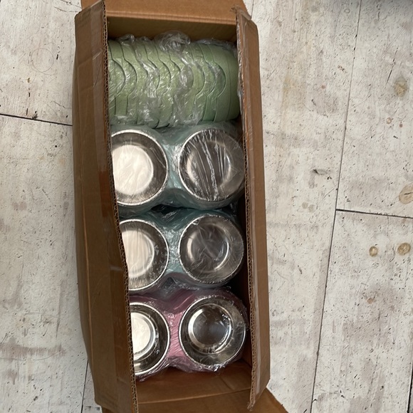 New 30 PCs dog / cat double stainless bowls with plastic stand bundles - Picture 13 of 13